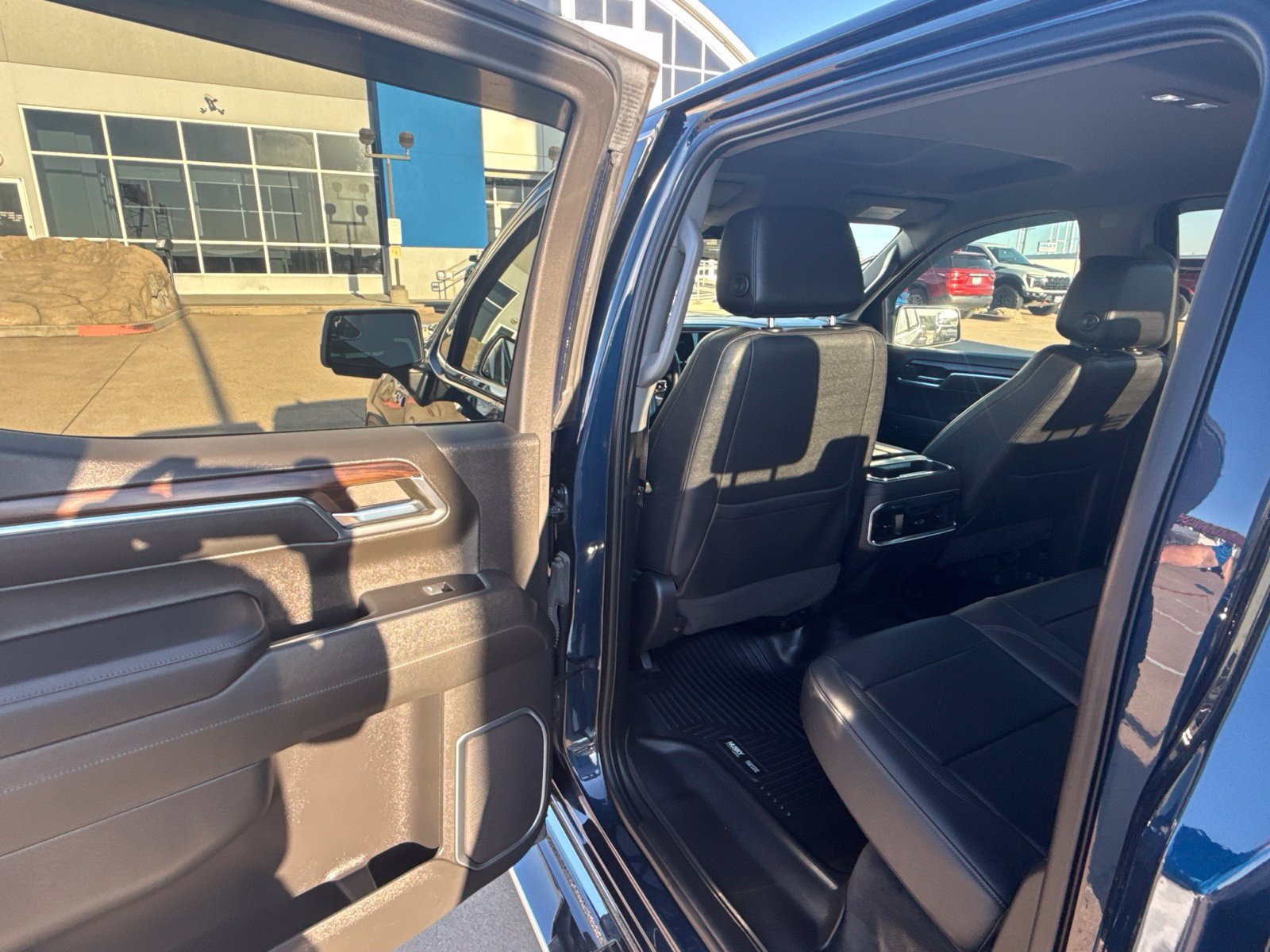 Used 2023 GMC Sierra 1500 SLT AWD/4WD image 13
