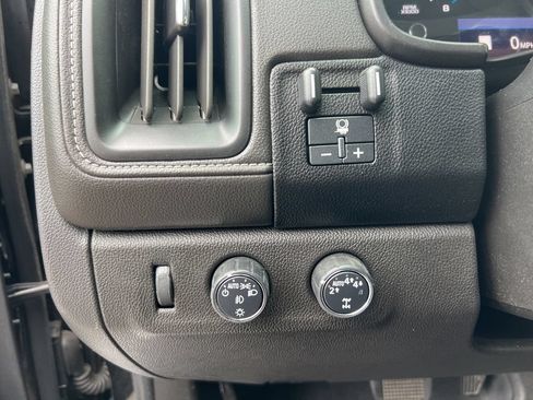 Used 2022 GMC Canyon Denali AWD/4WD image 11