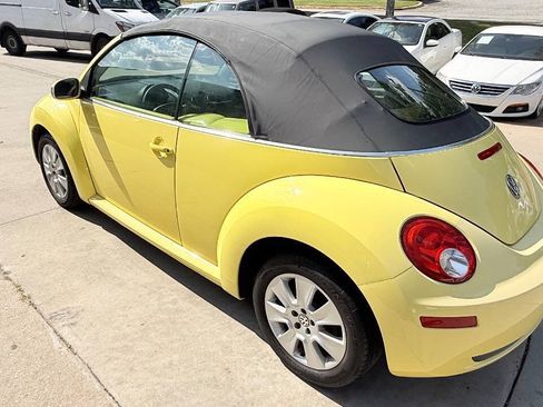 Used 2007 Volkswagen Beetle Convertible w/ Package 1 FWD image 54