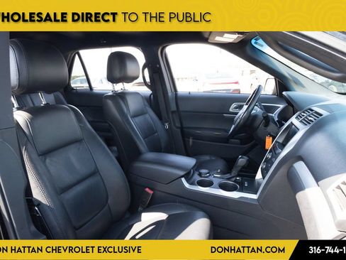 Used 2014 Ford Explorer XLT w/ Equipment Group 202A AWD/4WD image 16