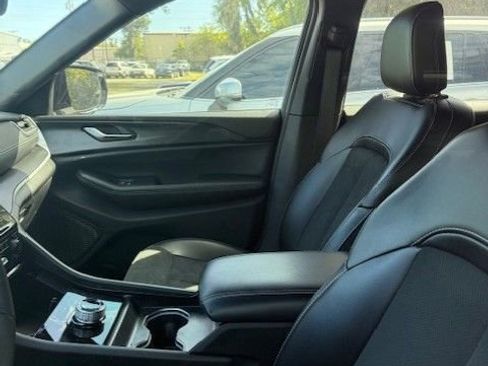 Used 2024 Jeep Grand Cherokee Altitude image 3