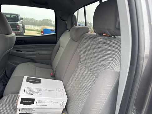 Used 2015 Toyota Tacoma PreRunner image 17