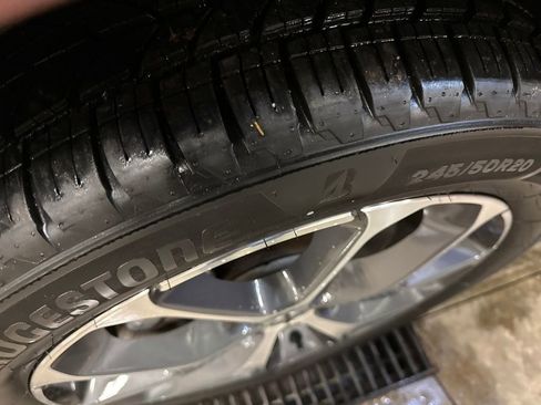 Used 2021 Chrysler Pacifica Limited w/ Uconnect Theater Family Group image 31