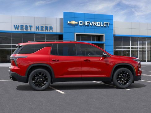 Used 2026 Chevrolet Traverse LT w/ Midnight/Sport Edition AWD/4WD image 5