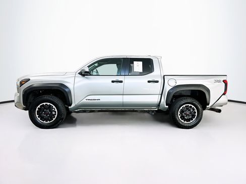 Used 2025 Toyota Tacoma TRD Off-Road image 4