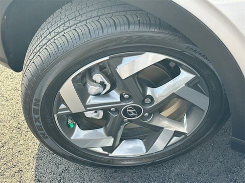 Used 2023 Hyundai Venue SEL image 24