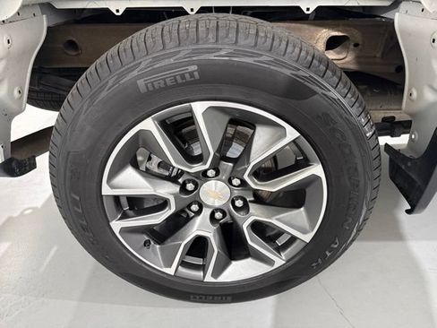 Used 2024 Chevrolet Silverado 1500 LT AWD/4WD image 9