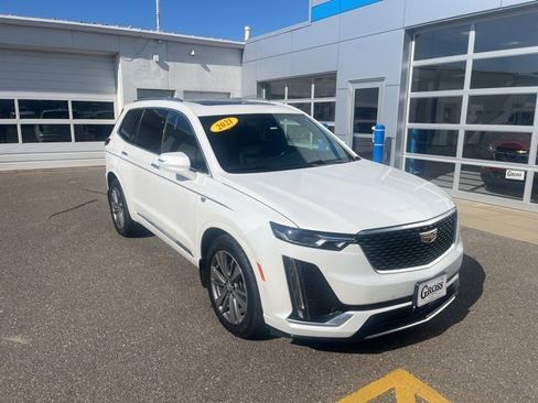 Used 2021 Cadillac XT6 Premium Luxury image 2