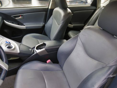 Used 2012 Toyota Prius Five image 4