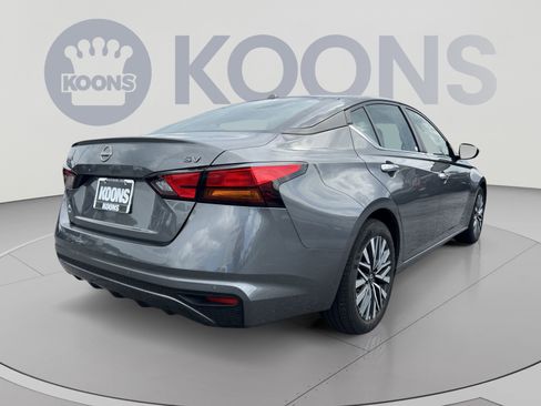 Used 2024 Nissan Altima 2.5 SV FWD image 7