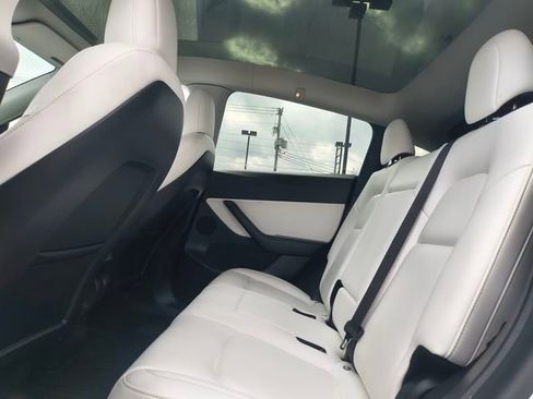 Used 2021 Tesla Model Y Long Range image 23