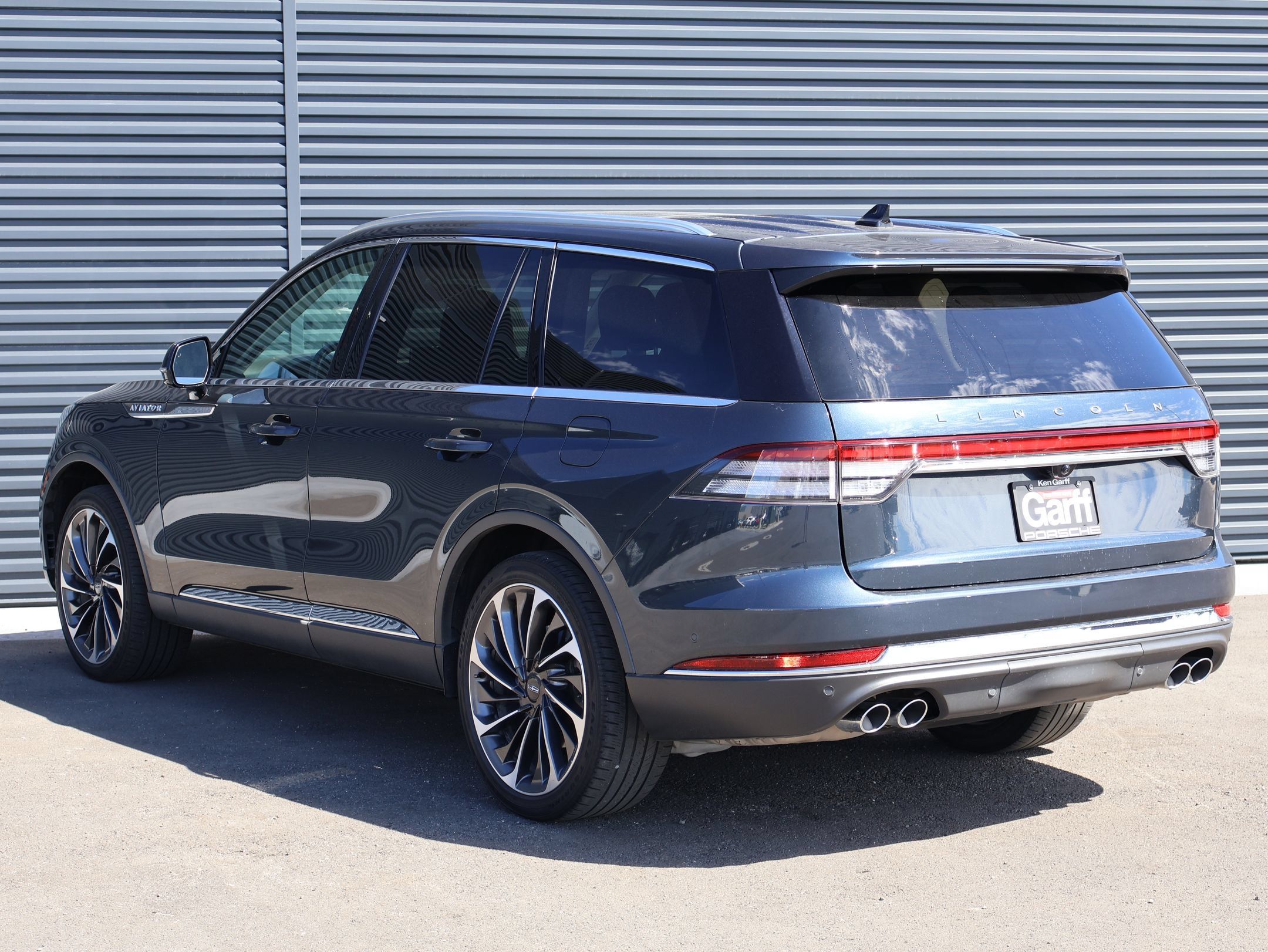 Used 2023 Lincoln Aviator Reserve w/ Equipment Group 201A AWD/4WD image 3