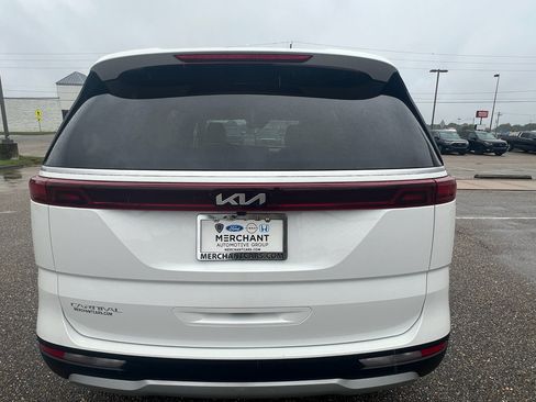 Used 2023 Kia Carnival EX FWD image 8