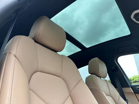 New 2026 Porsche Macan image 18