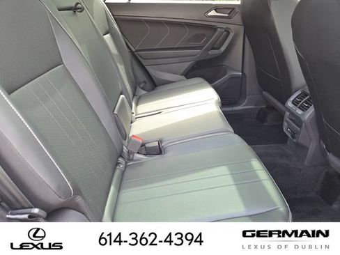 Used 2024 Volkswagen Tiguan SE AWD/4WD image 34