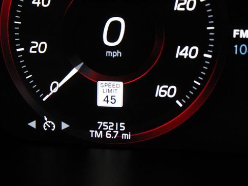 Used 2017 Volvo XC90 T5 Momentum AWD/4WD image 18