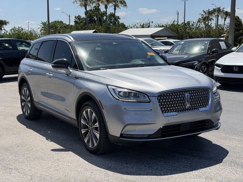 Used 2021 Lincoln Corsair Reserve w/ Equipment Group 201A FWD image 2