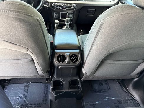 Used 2024 Jeep Wrangler Unlimited Sport AWD/4WD image 24