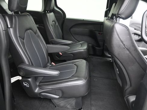 Used 2026 Chrysler Pacifica Select FWD image 21