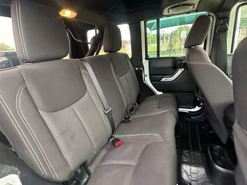 Used 2014 Jeep Wrangler Unlimited Rubicon w/ Connectivity Group AWD/4WD image 20