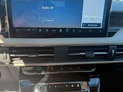 Used 2025 Lincoln Corsair Reserve w/ Equipment Group 202A image 18