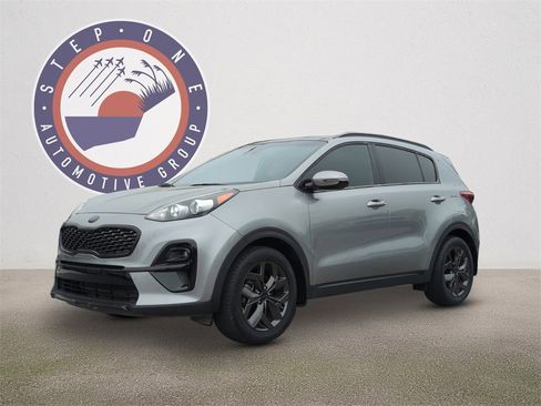 Used 2022 Kia Sportage Nightfall Edition image 2