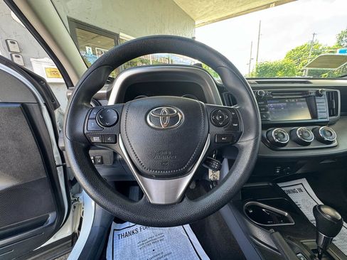 Used 2017 Toyota RAV4 LE AWD/4WD image 15