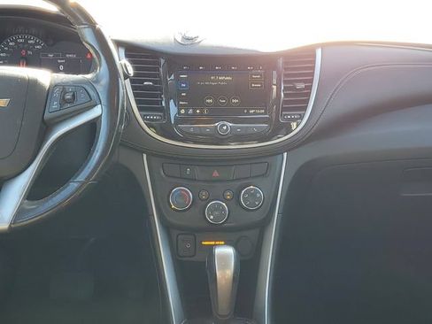 Used 2019 Chevrolet Trax LT w/ LT Convenience Package FWD image 29