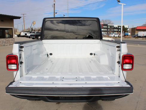 Used 2023 Jeep Gladiator Sport image 38