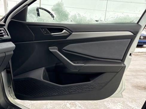 Used 2025 Volkswagen Jetta SE w/ Sunroof Package image 14