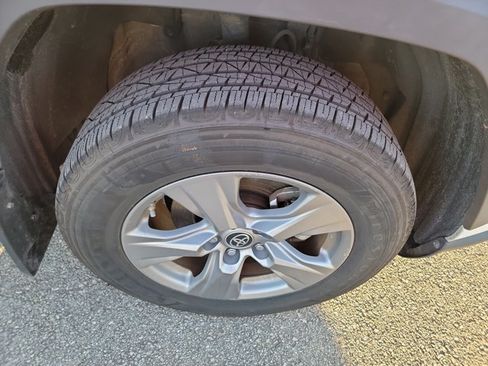 Used 2023 Toyota RAV4 LE AWD/4WD image 10
