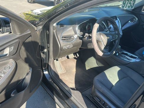 Used 2017 Chevrolet Malibu LT FWD image 8