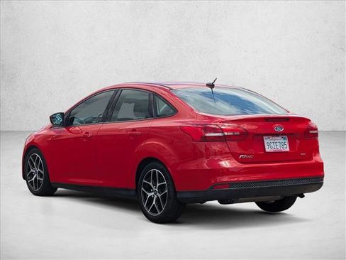 Used 2017 Ford Focus SEL w/ Cold Weather Package FWD image 7