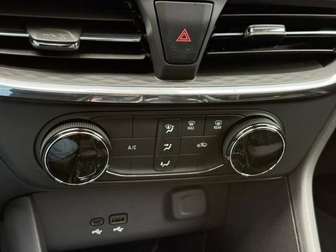 Used 2025 Buick Encore GX Preferred image 23