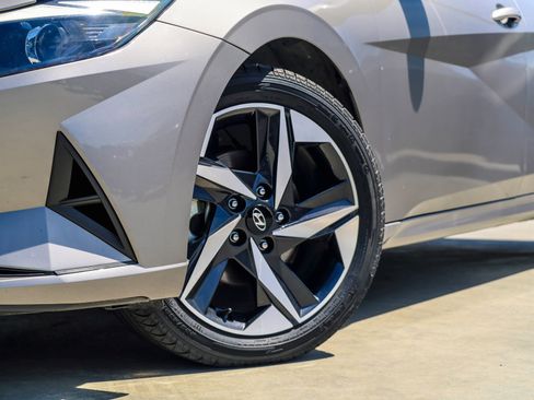 Used 2023 Hyundai Elantra SEL w/ Convenience Package image 2