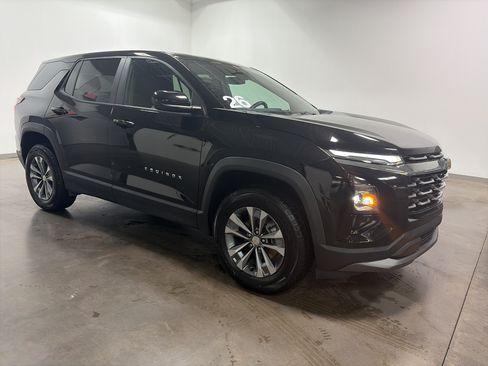 Used 2026 Chevrolet Equinox LT AWD/4WD image 2