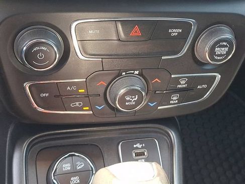 Used 2020 Jeep Compass Trailhawk w/ Leather Interior Group AWD/4WD image 15