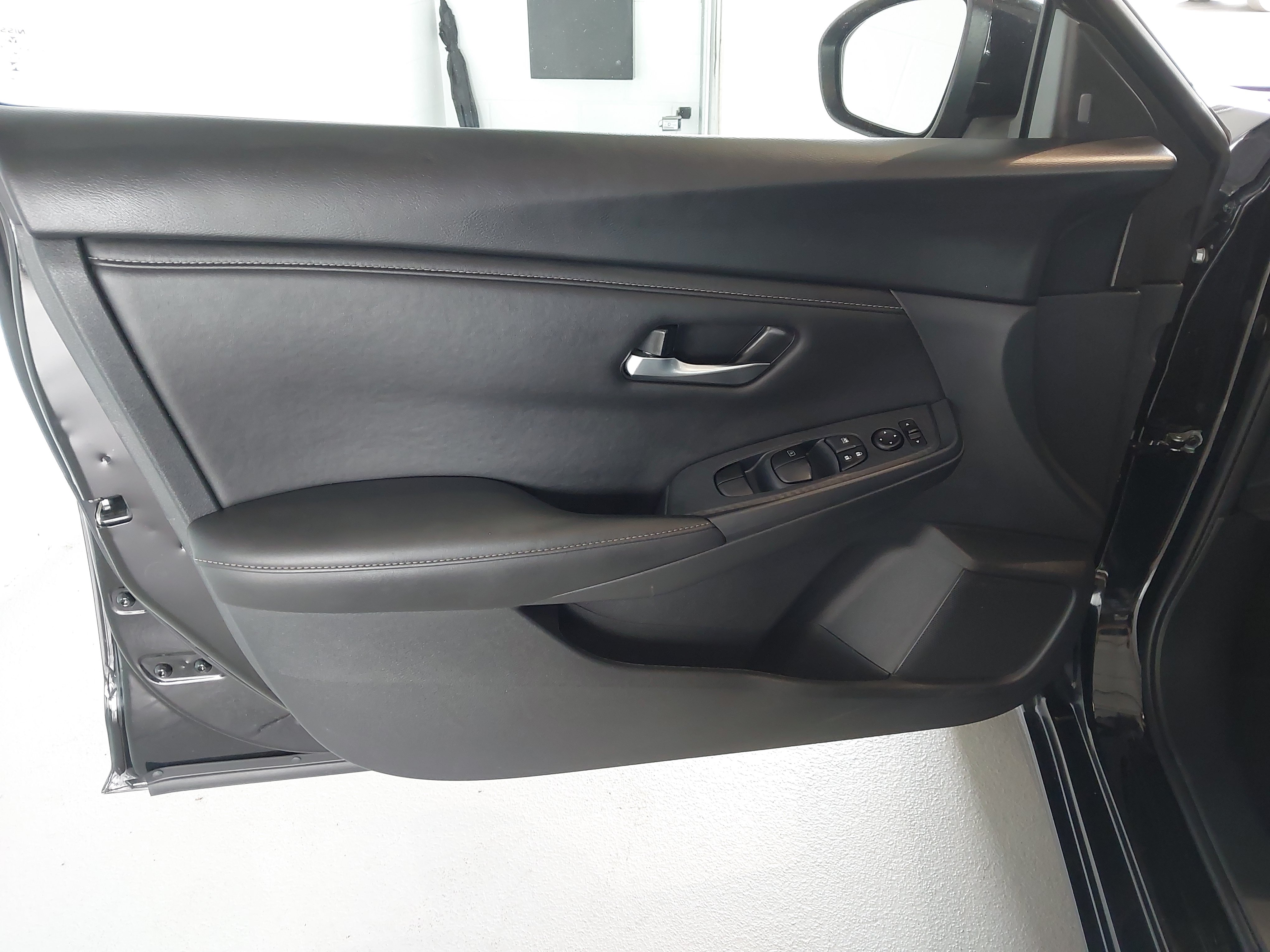 Used 2025 Nissan Sentra SV FWD image 23