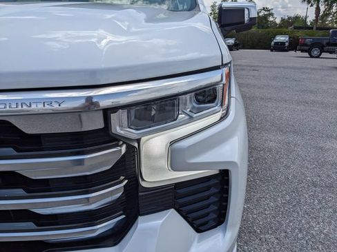 Used 2025 Chevrolet Silverado 1500 High Country w/ High Country Premium Package AWD/4WD image 6