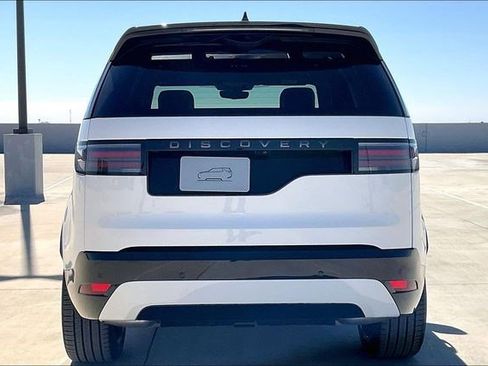 New 2026 Land Rover Discovery Dynamic SE image 4