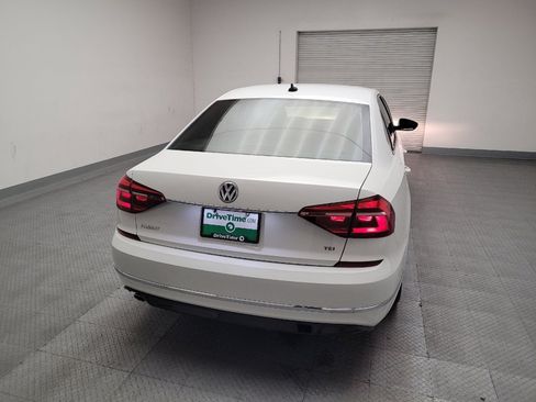 Used 2017 Volkswagen Passat 1.8T R-Line image 7