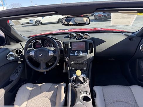 Used 2017 Nissan 370Z Touring Sport image 15