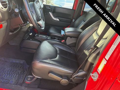 Used 2015 Jeep Wrangler Unlimited Rubicon image 9