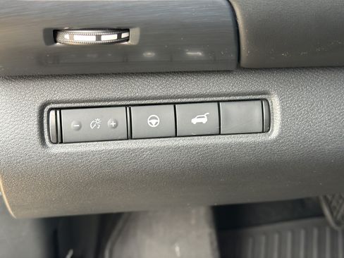 Used 2023 Nissan Pathfinder SL AWD/4WD image 14