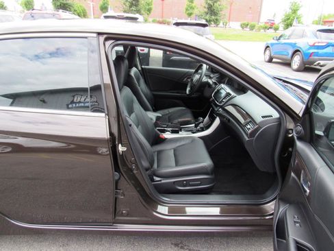 Used 2016 Honda Accord Touring image 29