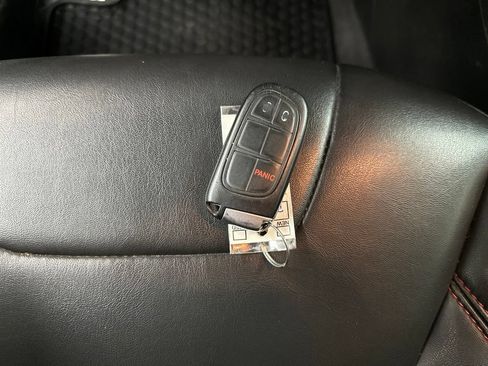 Used 2019 Jeep Cherokee Trailhawk AWD/4WD image 38