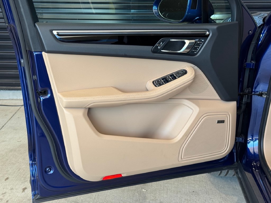 Certified 2026 Porsche Macan AWD/4WD image 33