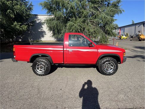 Used 1993 Nissan Pickup 4x4 Regular Cab image 6