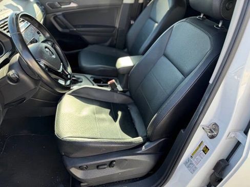 Used 2018 Volkswagen Tiguan SE image 3