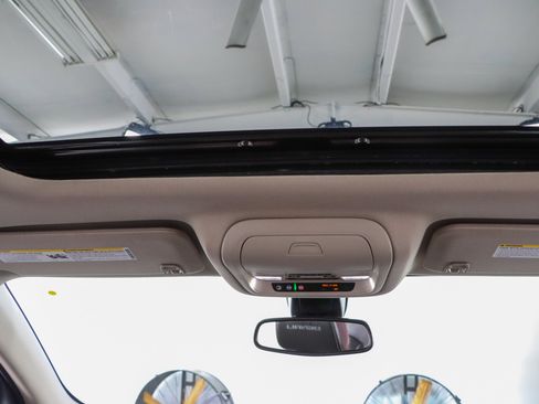Used 2019 GMC Acadia Denali w/ Technology Package AWD/4WD image 21